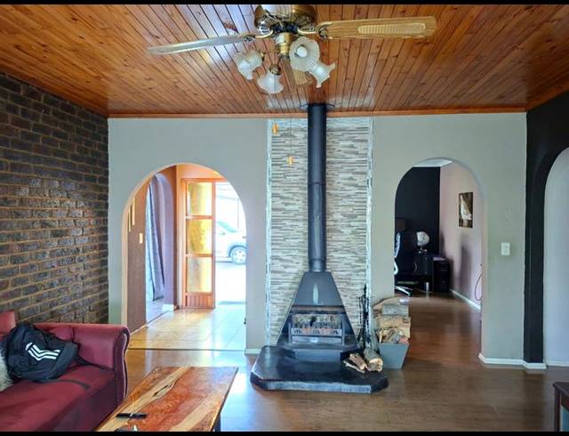 4 BEDROOM HOUSE FOR SALE IN BIRCHLEIGH NORTH